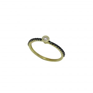 Γυναικείο μονόπετρο δαχτυλίδι σε κίτρινο χρυσό Κ14 με με λευκά και μαύρα ζιργκόν